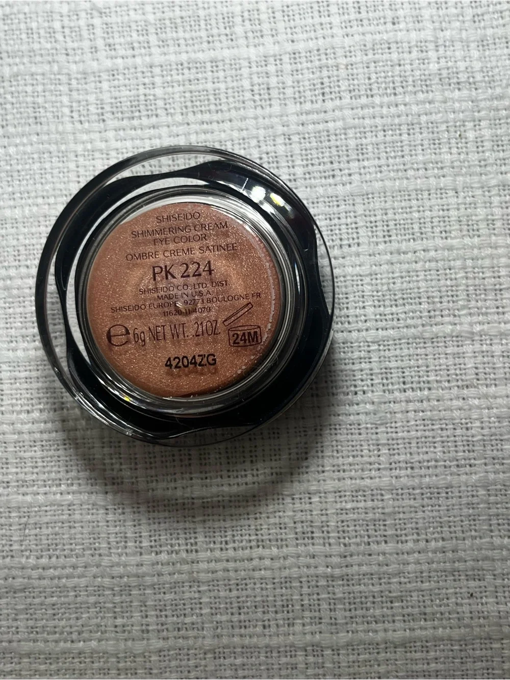 Shiseido shimmering Cream Eye shadow/ PK224 Shimmering Cream Eye Color - NWB